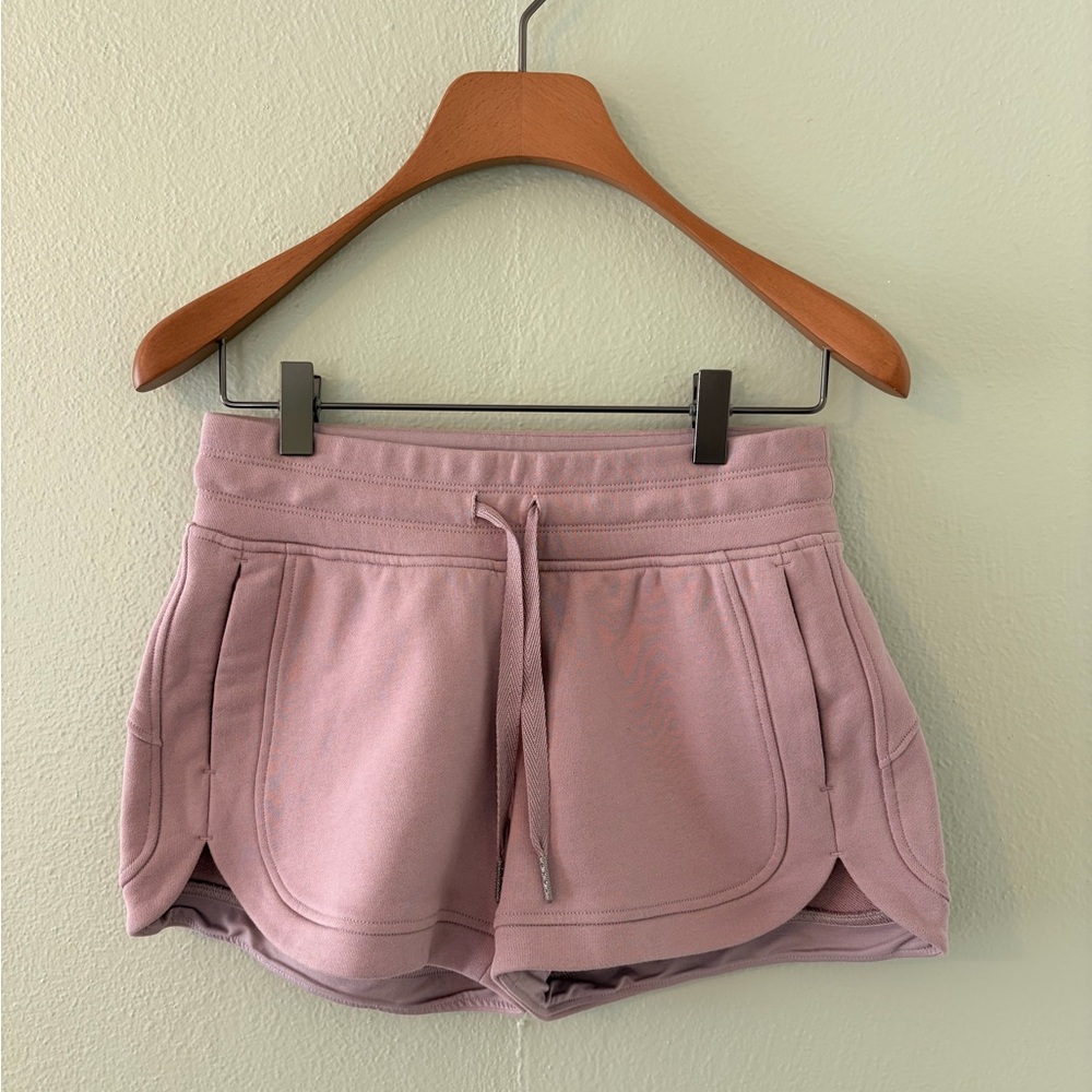 NWOT lululemon athletica Lilac 3” Scuba Shorts
